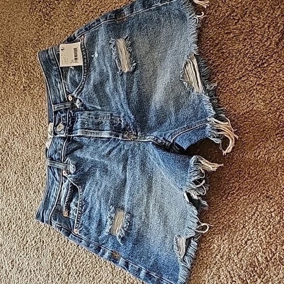 We The Free Denim Shorts Shout and Twist - Picture 2 of 6